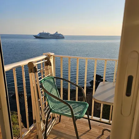 Au Calme Les Pieds Dans L'eau Apartment Collioure